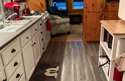 Weeks Mills Cabaña | Lakeside Cottage for family fun