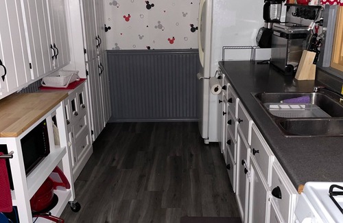 Weeks Mills Cabaña | Lakeside Cottage for family fun