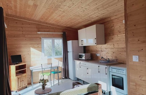 Le Langon Apartamento | LAKESIDE COTTAGE