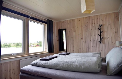 Skaulo Casa | Lakeside cottage in Lapland with great view