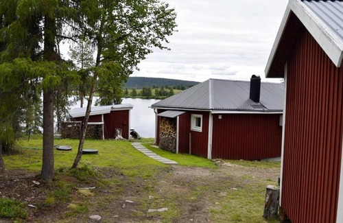 Skaulo Casa | Lakeside cottage in Lapland with great view
