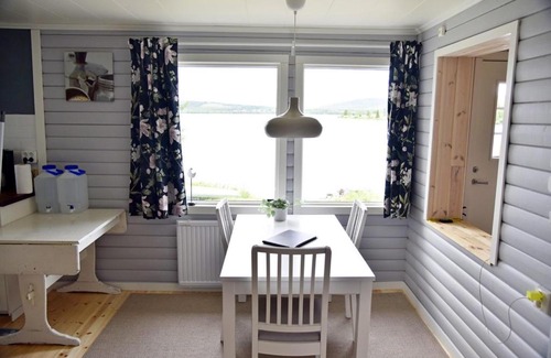 Skaulo Casa | Lakeside cottage in Lapland with great view