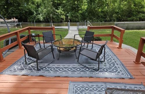 Coldwater Casa | Lakeside Cottage Retreat