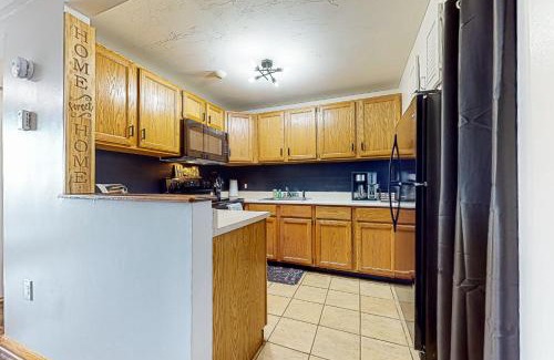 Weirs Beach Apartamento | Lakeside Delight, unit 423