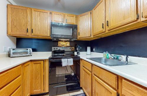 Weirs Beach Apartamento | Lakeside Delight, unit 423