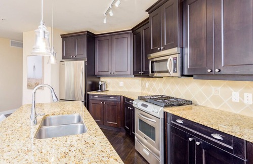 Westbank Condominio | Lakeside Elegance: 3-Bedroom Condo at Barona Beach