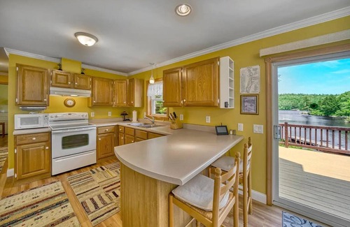 Stoddard Casa | Lakeside Escape - 4BR/2BA Retreat 2hrs from Boston