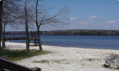 Pocono Summit Casa | Lakeside Escape At Stillwaterhot Tub, Fire Pit!