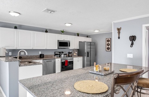 Auburndale Casa | Lakeside Escape - Modern & Spacious - Ace Location