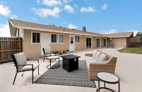 Auburndale Casa | Lakeside Escape - Modern & Spacious - Ace Location