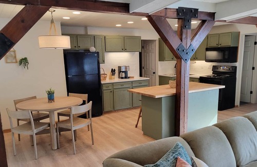 Wautoma Casa | Lakeside Escape Year round HOT TUB & Pontoon Rental