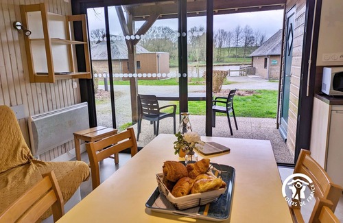 Villiers-Charlemagne Cabaña | Chalet pescador para 4-6 personas con pontón privado, en entorno natural junto a lago de 7ha