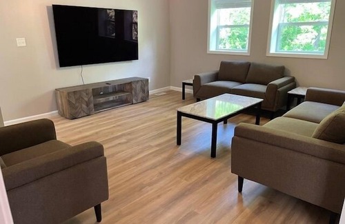 Marion Casa | Lakeside Fun and Entertainment!