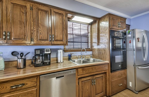 Pointblank Casa | Lakeside Gathering Place with Panoramic Views! Lake fun and fishing!