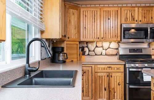 Mayfield Apartamento | Lakeside Getaway - 4 Private Lodges Combined