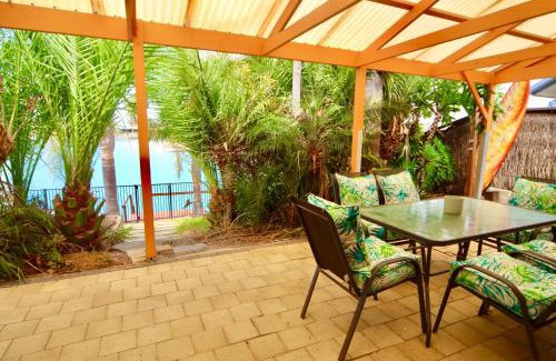 Encounter Bay Casa | Lakeside Getaway - 4br Jetty, Wi-fi, Waterfront