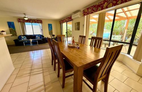 Encounter Bay Casa | Lakeside Getaway - 4br Jetty, Wi-fi, Waterfront
