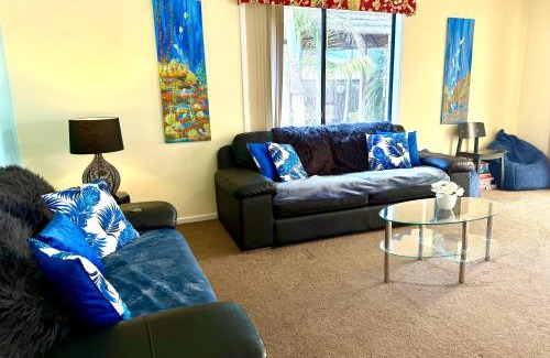 Encounter Bay Casa | Lakeside Getaway - 4br Jetty, Wi-fi, Waterfront