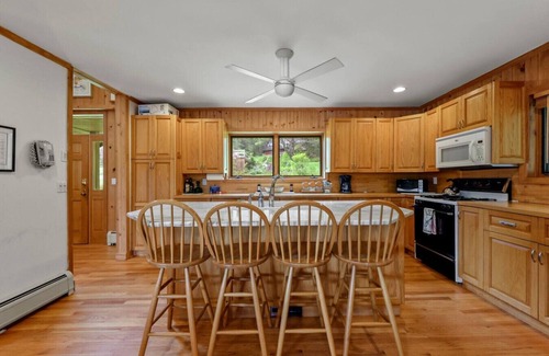 Tyringham Casa | Lakeside Getaway at Goose Pond!