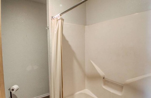 Kingston Apartamento | Lakeside Getaway @ Buncombe Creek
