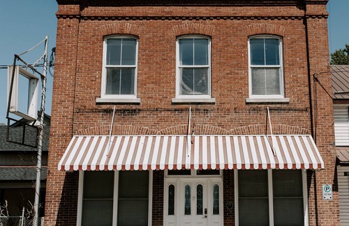 Wolfe Island Apartamento | Lakeside Getaway in Marysville, Wolfe Island - Shopkeepers Apartment