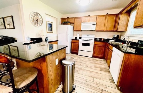 Springdale Casa | Lakeside Getaway - Next to Beaver Lake