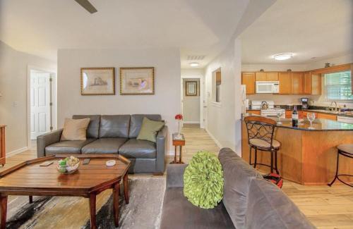 Springdale Casa | Lakeside Getaway - Next to Beaver Lake