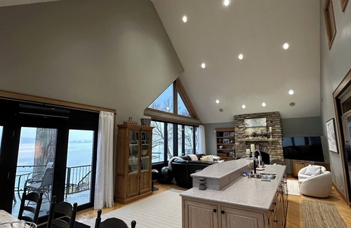 Twin Lakes Casa | Lakeside Getaway on Lake Mary-Walk to Downtown Twin Lakes