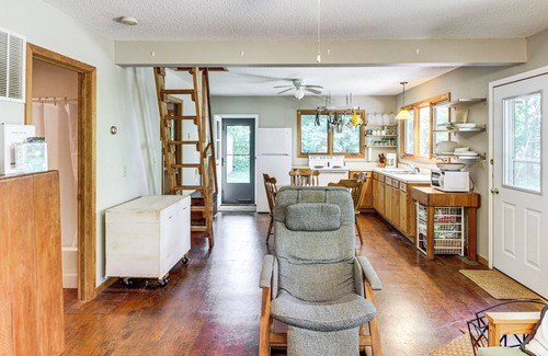 Clitherall Cabina | Lakeside Getaway w/Dock: West Battle Lake Cabin