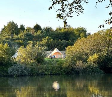 St Wenn Otro | Lakeside Glamping Kingfisher