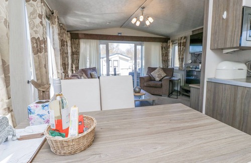 Warton Cabaña | Lakeside Haven