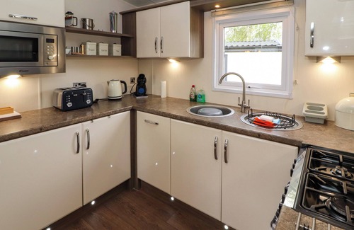 Warton Cabaña | Lakeside Haven