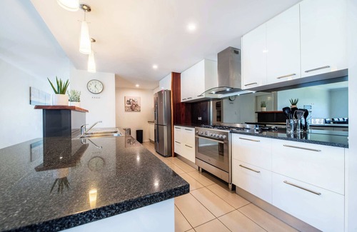Dubbo Casa | Lakeside Haven - Homely Charm, Close to Dubbo Zoo