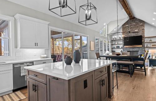 Reed Creek Casa | Lakeside Haven with Gourmet Kitchen