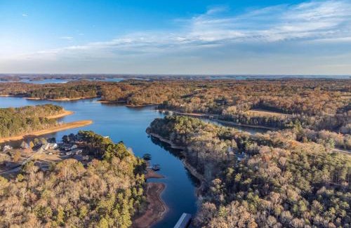 Reed Creek Casa | Lakeside Haven with Gourmet Kitchen