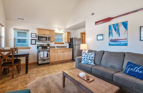 Dover Bay Casa | Lakeside Hideaway - Lakefront 1 Bedroom Beach