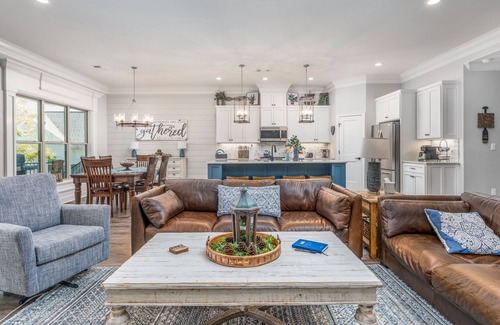 Hot Springs Village Casa | Lakeside Home with propane firepit, kayaks, large patio with propane grill