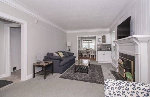Lorain Casa | Lakeside Home in Lorain