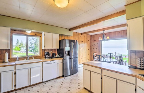 Lakeside Casa | Lakeside Home w/ Beach ~ 14 Mi to Ski Area!