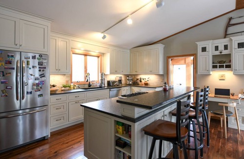 Oxford Casa | Lakeside Home with 450 feet of Private waterfront on Thompson Lake