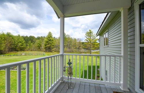 Oxford Casa | Lakeside Home with 450 feet of Private waterfront on Thompson Lake