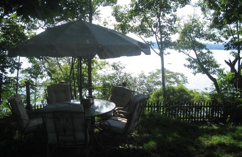 Valois Casa | Lakeside Home w / Sunset View, 4 kayaks y peddle boat
