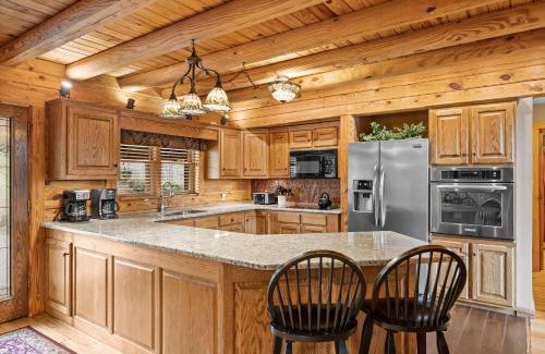Sherrills Ford Casa | Lakeside Lodge by AvantStay Hot Tub Dock