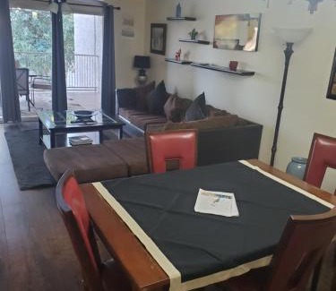 Desert Shores Apartamento | Lakeside Lake Biltmore Village Condo