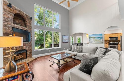 Barium Springs Casa | Lakeside Landing by AvantStay Private Dock