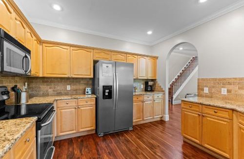 Barium Springs Casa | Lakeside Landing by AvantStay Private Dock