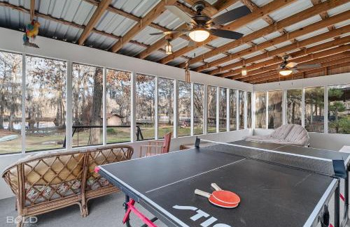 Uncertain Casa | Lakeside Landing- Waterfront Wcanoe & Kayaks