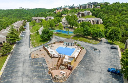 Indian Point Condominio | Lakeside Laziness 2 Bedroom Condo by RedAwning