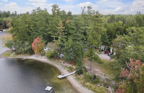 Gray Casa | Lakeside Living w\sandy beach within 25 minutes of Portland