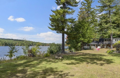 Gray Casa | Lakeside Living w\sandy beach within 25 minutes of Portland